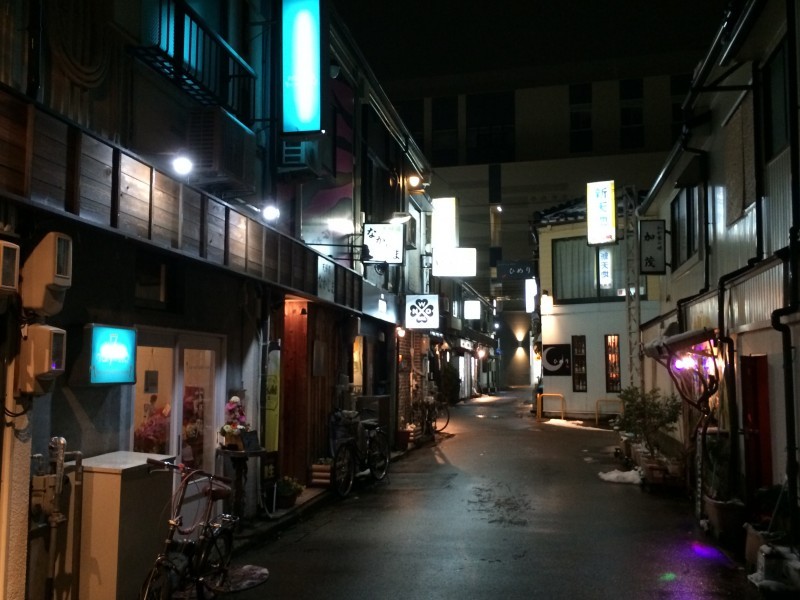 ディープ金沢。昭和の雰囲気が漂う新天地商店街！　「ファンファーレ」へ