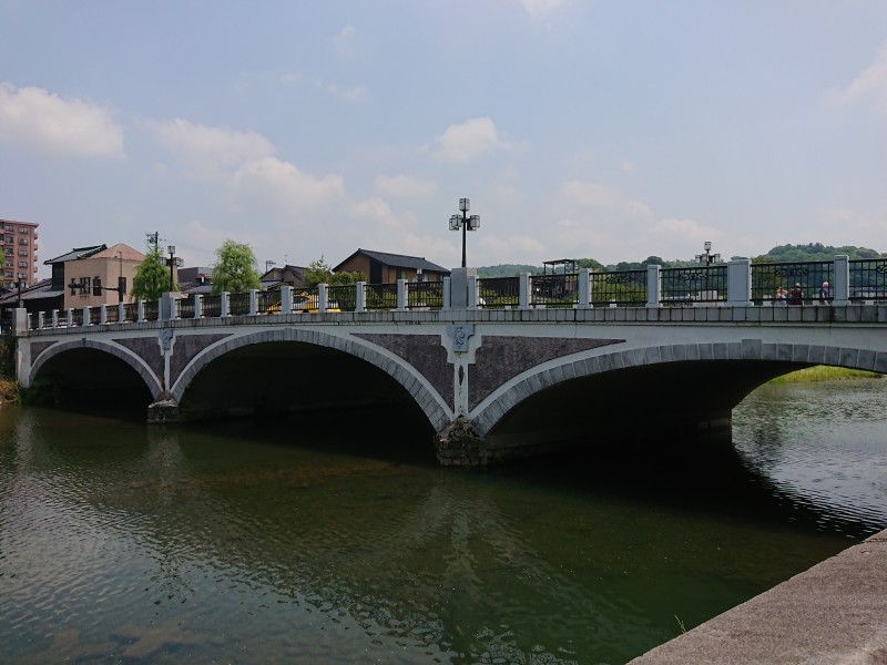 浅野川「七つ橋渡り」のコースを歩きながら、金沢グルメを楽しもう！