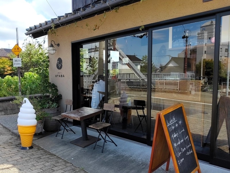 【１４：１５】浅野川のほとりの「小橋カフェ　OTABA」でコーヒー休憩
