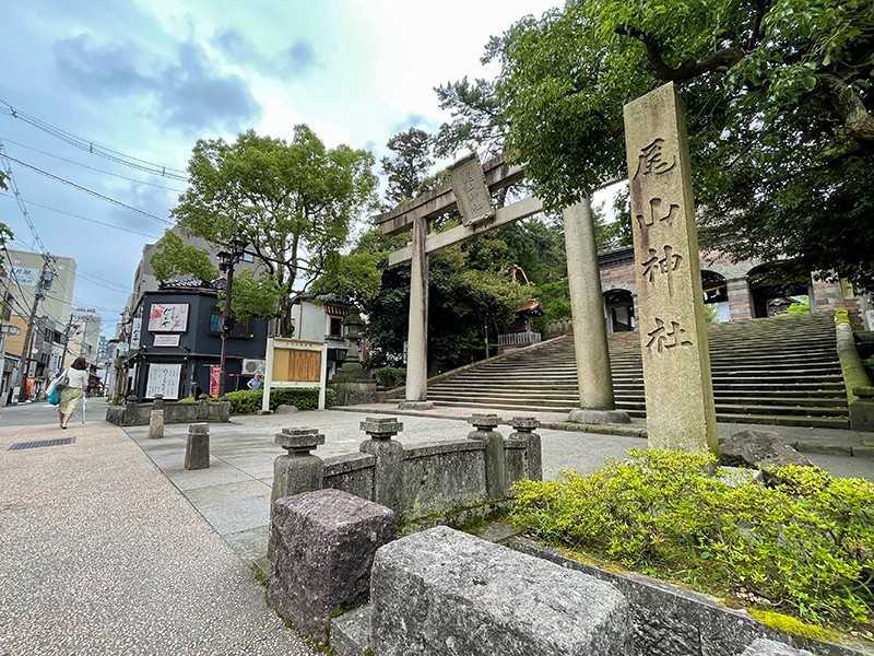 【１３：００】尾山神社前に残る西内惣構跡