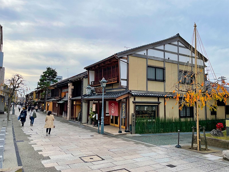 【１２：３０】金沢三茶屋街のひとつ「にし茶屋街」へ