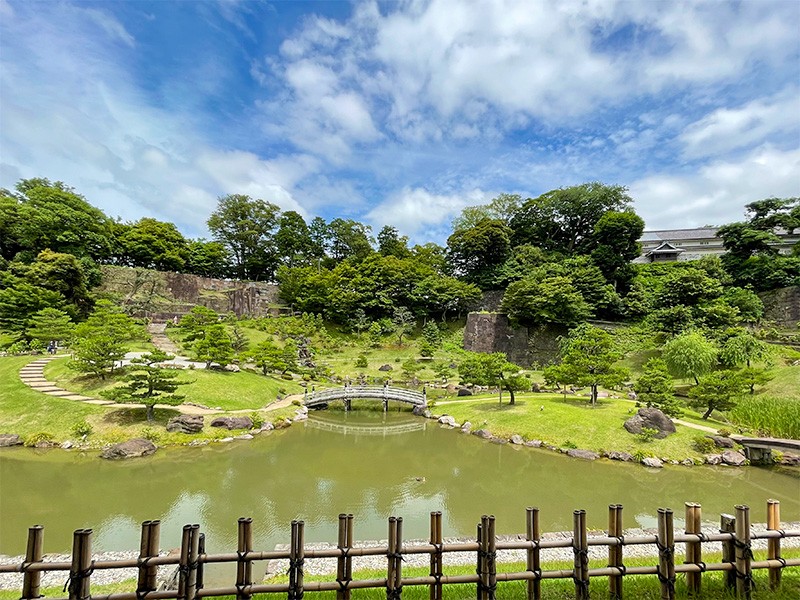 【１０：００】歴代の加賀藩主が愛でた大名庭園「玉泉院丸庭園」