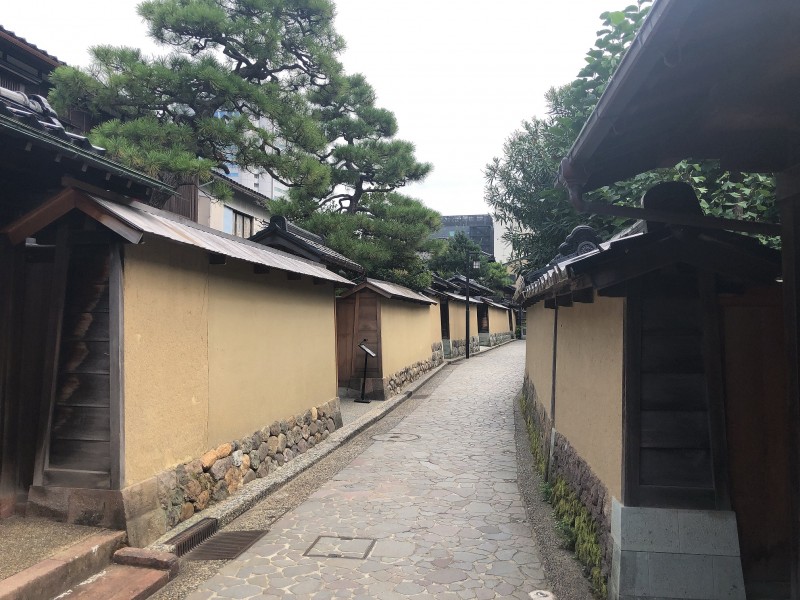 【１４：３０】「武家屋敷通り」で金沢の歴史と文化を肌で感じよう